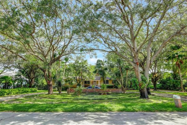 North Pinecrest, 6255 SW 92nd St, Pinecrest, Florida 33156, image 1