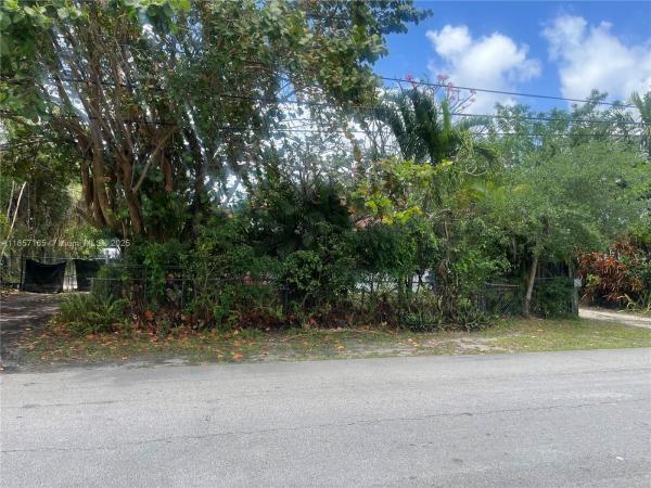 Biscayne Gardens, 15260 NE 2nd Ave, Golden Glades, Florida 33162, image 2