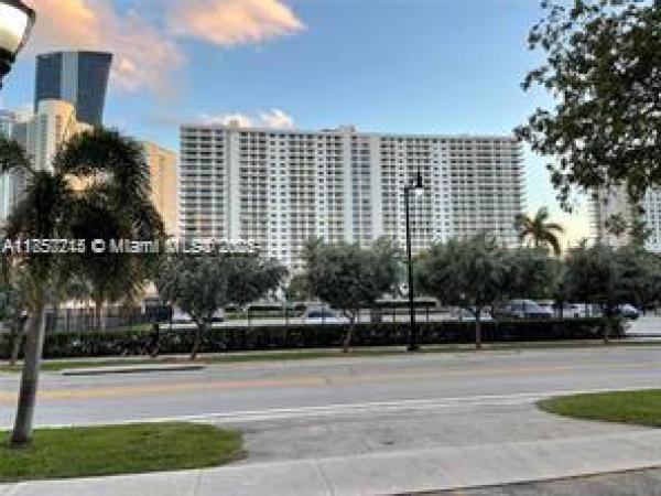 Winston Towers 600, 210 174th St #1403, Sunny Isles Beach, Florida 33160, image 2