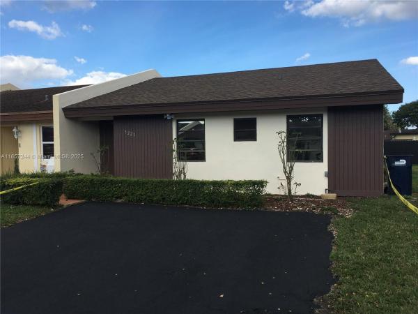 5221 SW 139th Ave Rd, Unincorporated Dade County, Florida 33175, image 1