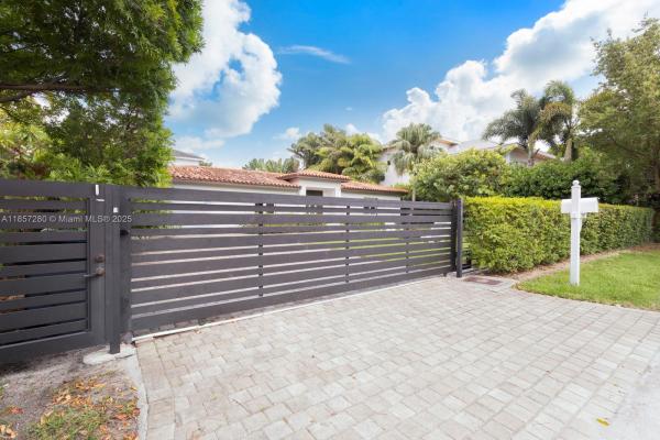 Biscayne Key Estates, 677 Hampton Ln, Key Biscayne, Florida 33149, image 2