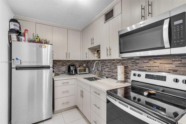 8501 NW 8 St 105, Unincorporated Dade County, Florida 33126, image 1