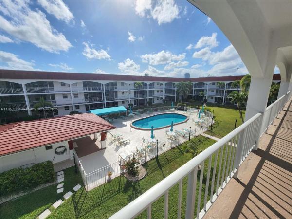 Casa Paradiso, 580 Egret Dr #322, Hallandale Beach, Florida 33009, image 1
