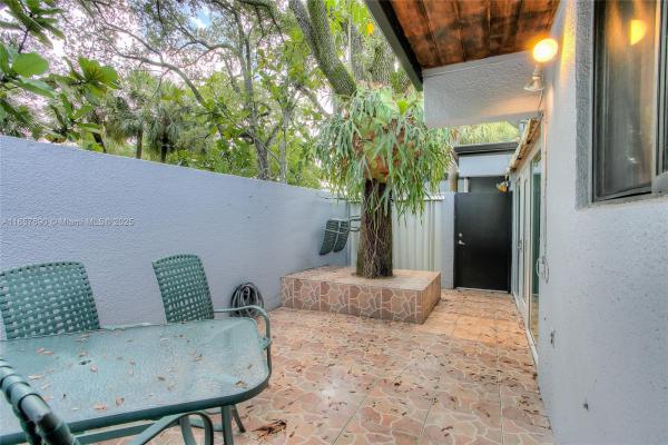 Windmill Gate, 16332 E Oak Walk #16332, Miami Lakes, Florida 33014, image 2