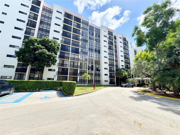 Plaza Of The Americas, 17011 N Bay Rd #902, Sunny Isles Beach, Florida 33160, image 1
