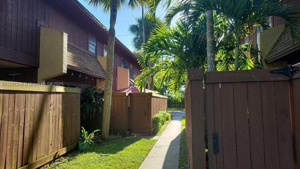 6445 SW 116 Pl A, Unincorporated Dade County, Florida 33173, image 1