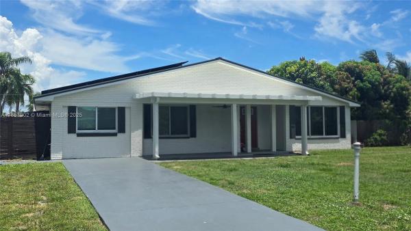 Kingsland Pines, 4587 Barrett St, Delray Beach, Florida 33445, image 1