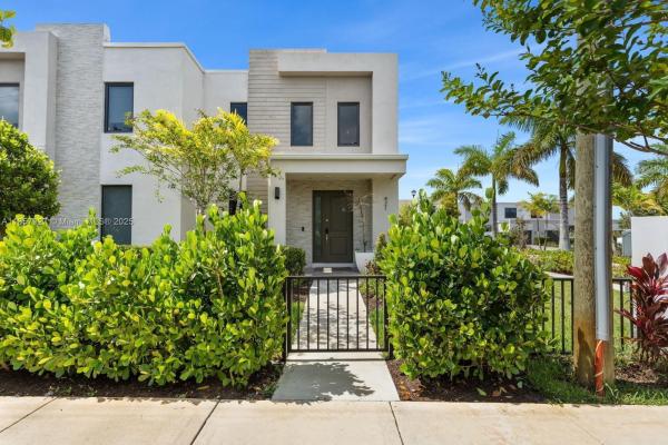 Gardenia Park, 421 NW 17th St, Fort Lauderdale, Florida 33311, image 1