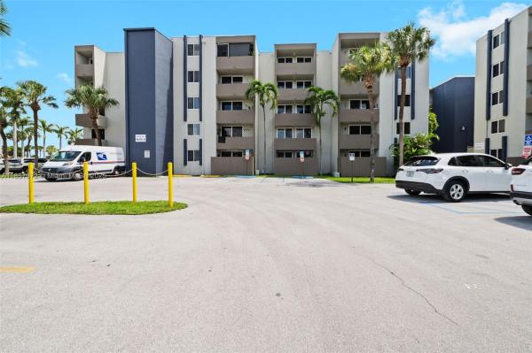Samari Lake East, 10090 NW 80th Ct #1447, Hialeah Gardens, Florida 33016, image 1