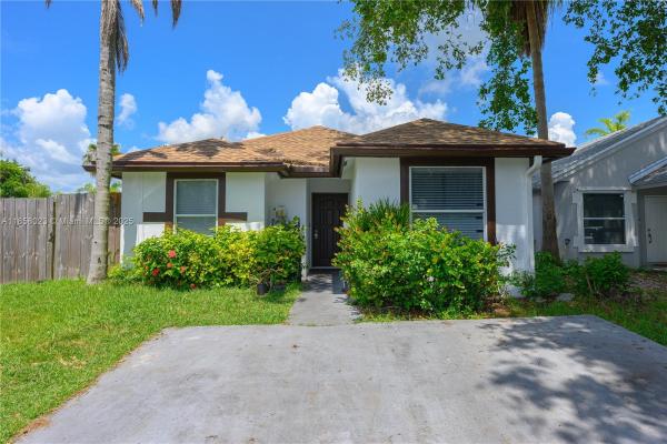 Villas Of Palm Bay, 998 SW 8th Pl, Florida City, Florida 33034, image 1