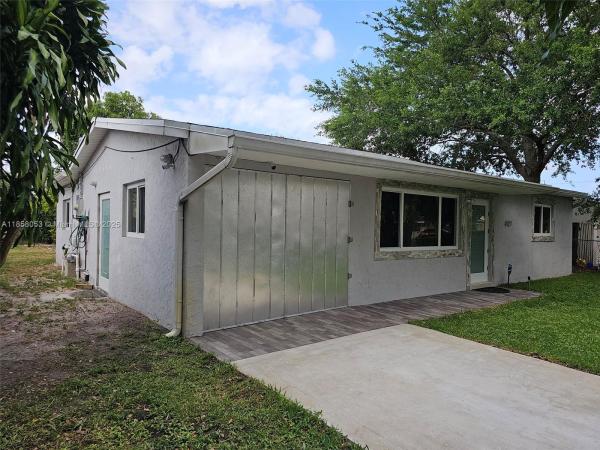 Driftwood Plaza, 6521 Moseley St, Hollywood, Florida 33024, image 2
