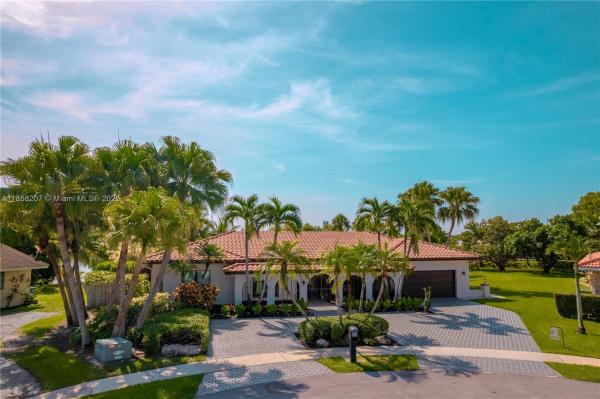 Bonaventure Lakes, 510 Birchwood Way, Weston, Florida 33326, image 2