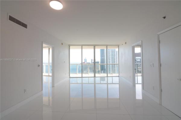 Icon Brickell Tower 2, 495 Brickell Ave #4005, Miami, Florida 33131, image 1