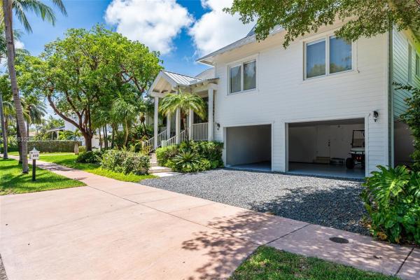 Biscayne Key Estates, 285 W Enid Dr, Key Biscayne, Florida 33149, image 2