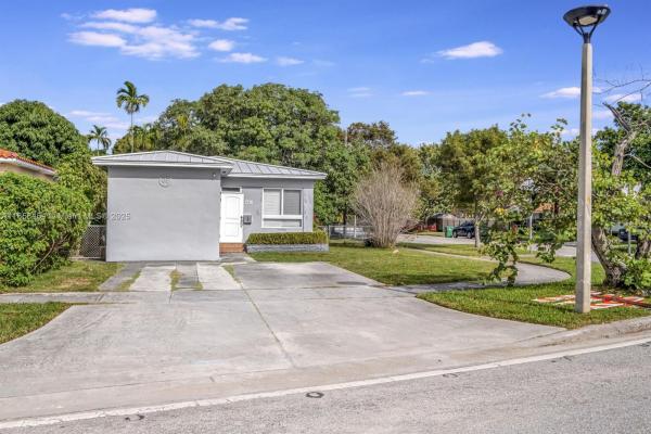 Brickell Estates, 901 SW 24th Rd, Miami, Florida 33129, image 1