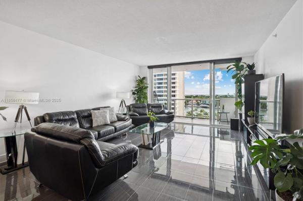The Pavilion, 5601 Collins Ave #820, Miami Beach, Florida 33140, image 2