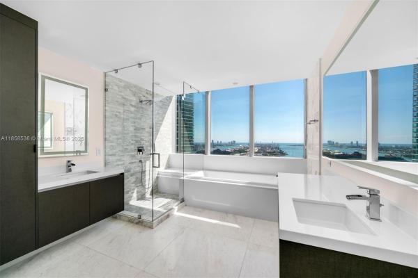 Paramount Miami Worldcenter, 851 NE 1st Ave #3011, Miami, Florida 33132, image 2