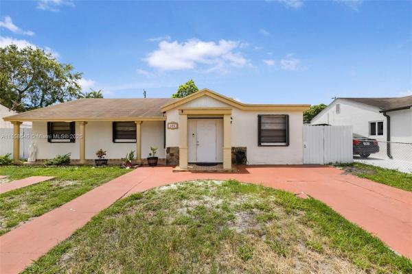 Essex Village, 620 NE 2nd Pl, Hialeah, Florida 33010, image 2
