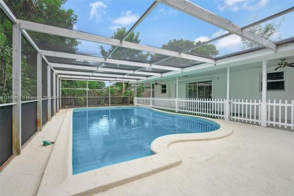 535 NE 158th St, Miami, Florida 33162, image 1