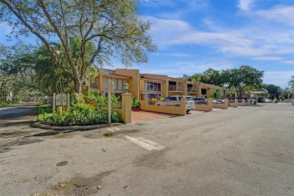 Majestic View, 760 E Coco Plum Cir #7, Plantation, Florida 33324, image 1