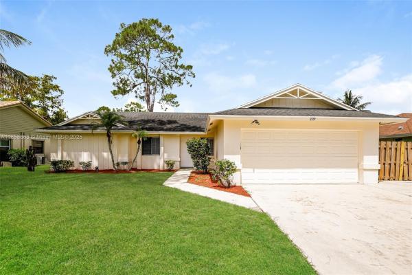 Sugar Pond Manor, 899 Daffodil Dr, Wellington, Florida 33414, image 1
