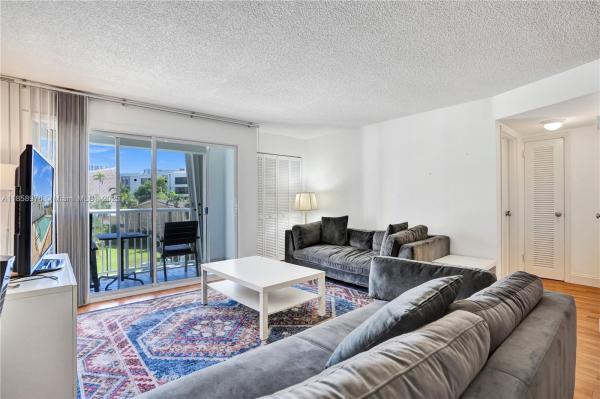 Towne Royale, 17800 Atlantic Blvd #301, Sunny Isles Beach, Florida 33160, image 1