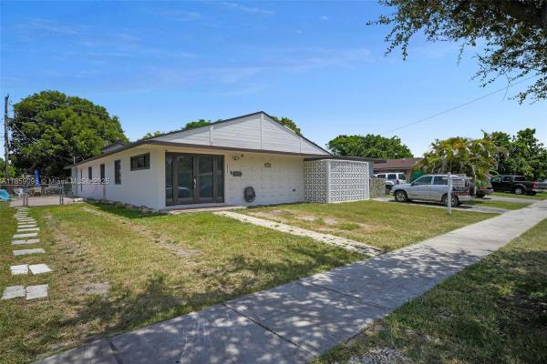 Fairway Park, 16313 SW 99th Pl, Palmetto Estates, Florida 33157, image 2
