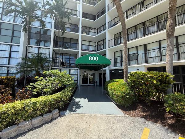 Oceanview Park, 800 Parkview Dr #405, Hallandale Beach, Florida 33009, image 2