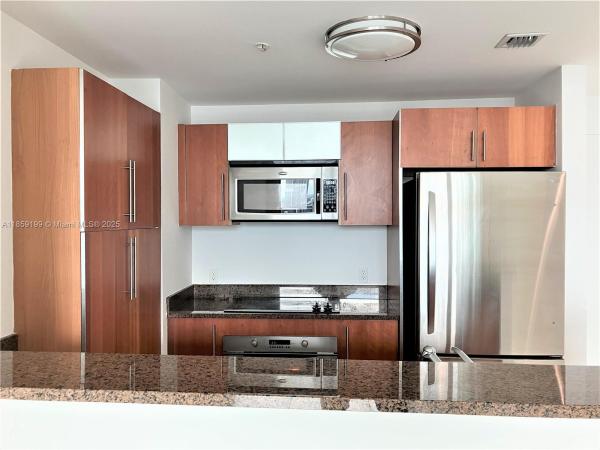 Met 1, 300 S Biscayne Blvd #T-3005, Miami, Florida 33131, image 1