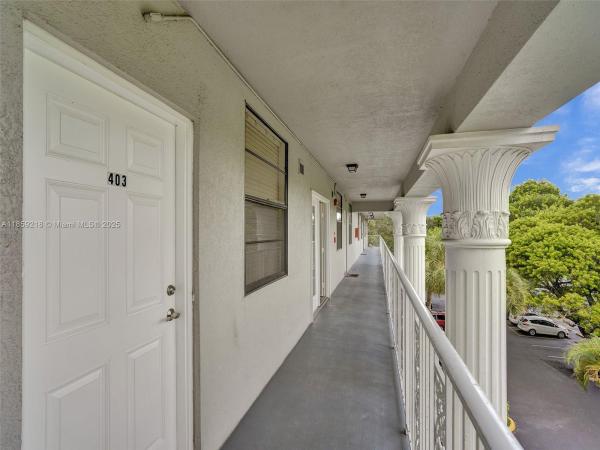 Whitehall Of Pine Island Ridge, 1506 Whitehall Dr #403, Davie, Florida 33324, image 1