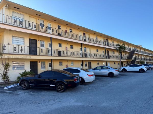 Biscayne Lake Gardens, 20201 NE 29th Ct #D109, Aventura, Florida 33180, image 1
