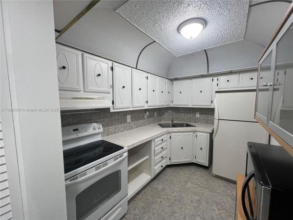 Oakland Shores, 3101 Oakland Shores Dr #H104, Oakland Park, Florida 33309, image 2