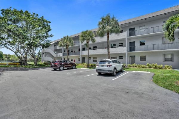 Sands Point, 8370 Sands Point Blvd #H103, Tamarac, Florida 33321, image 1
