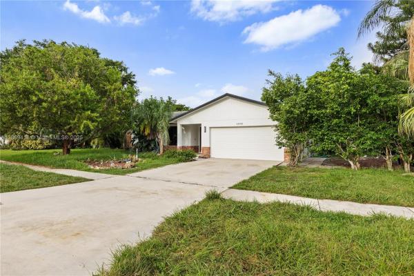 Waterford Homes, 1498 SW 28th Ave, Deerfield Beach, Florida 33442, image 2