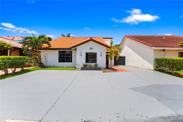 Bird Lakes Townhouses, 4542 SW 144th Ct, Kendale Lakes, Florida 33175, image 3
