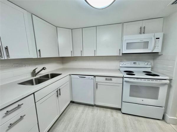 8101 SW 72nd Ave #417W, Unincorporated Dade County, Florida 33143, image 1