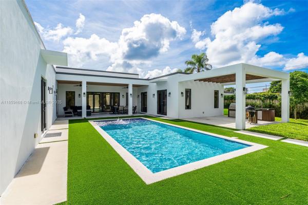 Carole Helms Manor, 5928 SW 69th Ave, Glenvar Heights, Florida 33143, image 3