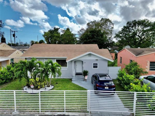 832 NW 76th St, Unincorporated Dade County, Florida 33150, image 1