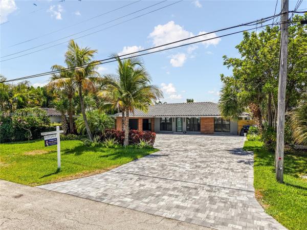 Middle River Manor, 2417 NE 18th Ave, Wilton Manors, Florida 33305, image 1