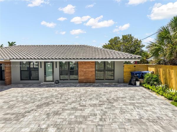 Middle River Manor, 2417 NE 18th Ave, Wilton Manors, Florida 33305, image 2