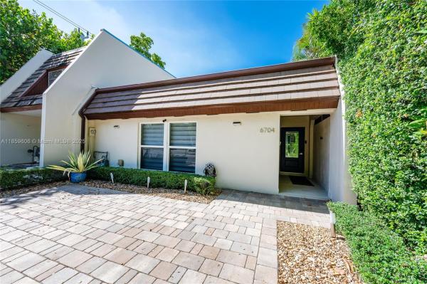 Lake Hilda, 6704 Crooked Palm Ter, Miami Lakes, Florida 33014, image 3