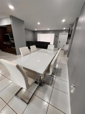 Heftler Homes, 10450 SW 43rd St, Westwood Lakes, Florida 33165, image 2