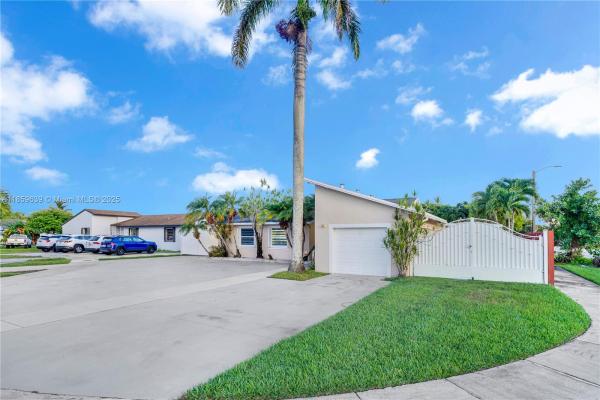 Cantisano, 10460 SW 165th Ter, Palmetto Estates, Florida 33157, image 2