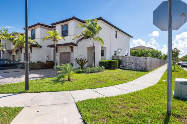 25195 SW 107th Ct, Homestead, Florida 33032, image 1