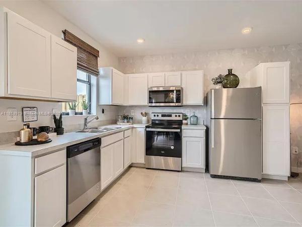 390 NE 12th St, Florida City, Florida 33034, image 1