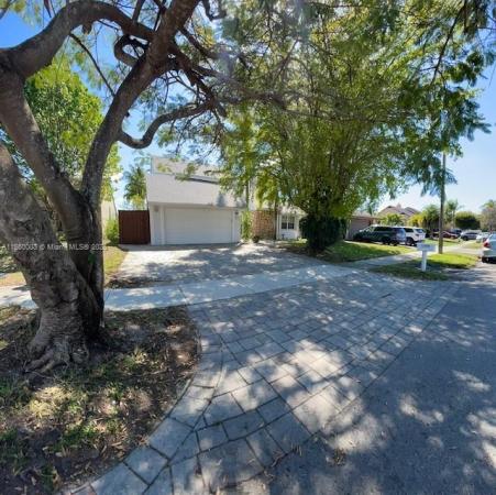1350 S Fieldlark Ln, Unincorporated Dade County, Florida 33035, image 1
