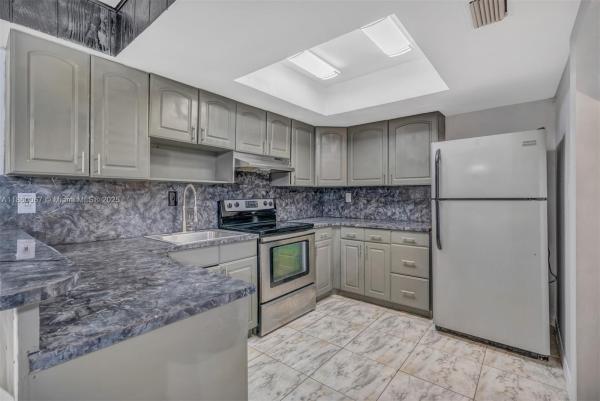 94 Pleasant Hill Ln, Tamarac, Florida 33319, image 1