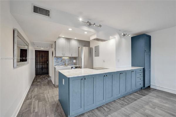 Camelot Shores, 801 NE 18th Ct #209, Fort Lauderdale, Florida 33305, image 2