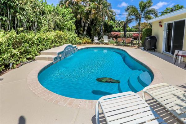 Tropical Palms, 2109 NW 2nd Ave, Wilton Manors, Florida 33311, image 1