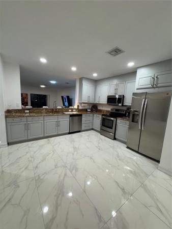 The Oaks At Hidden Harbour, 2900 Hidden Harbour Ct #2900, Dania Beach, Florida 33312, image 1